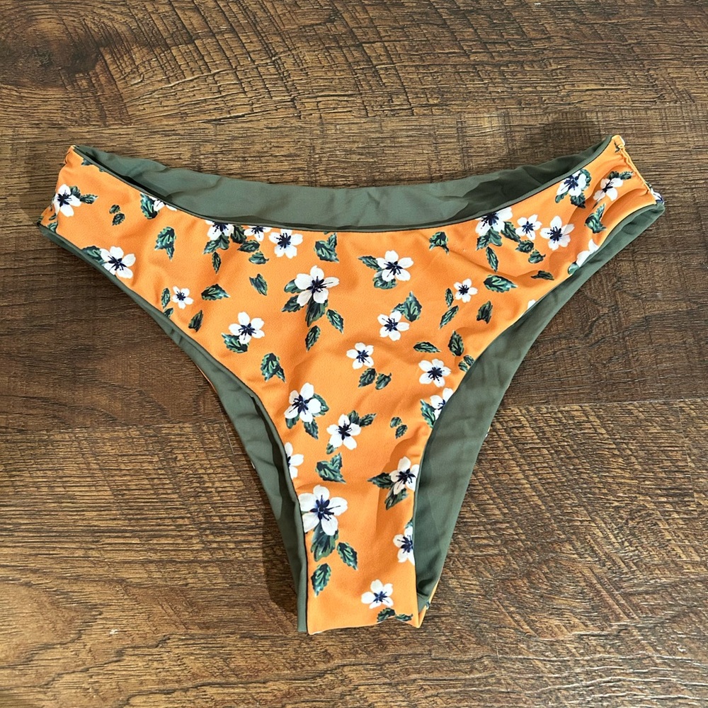 Reversible bikini bottom